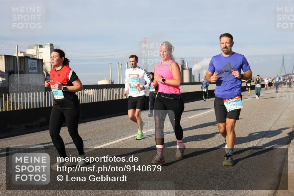 03.10.2025 - Köhlbrandbrückenlauf Lena Gebhardt http://msf.ph/oto/9140679 03.10.2025 09:58:26 Position 2 3747, 2454, 1212 meine-sportfotos.de