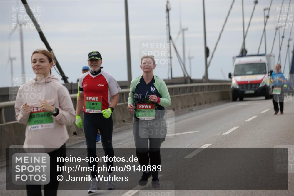 03.10.2025 - Köhlbrandbrückenlauf Jannik Wohlers http://msf.ph/oto/9140689 03.10.2025 16:12:34 Position 1 8506, 8648, 8646 meine-sportfotos.de
