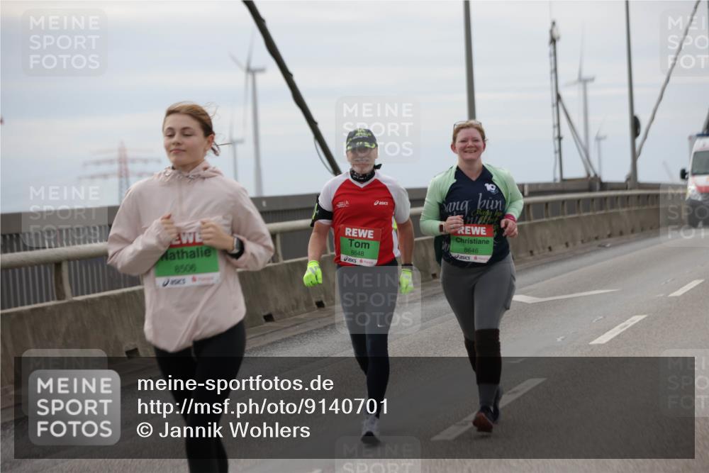 03.10.2025 - Köhlbrandbrückenlauf Jannik Wohlers http://msf.ph/oto/9140701 03.10.2025 16:12:34 Position 1 8506, 8648, 8646 meine-sportfotos.de