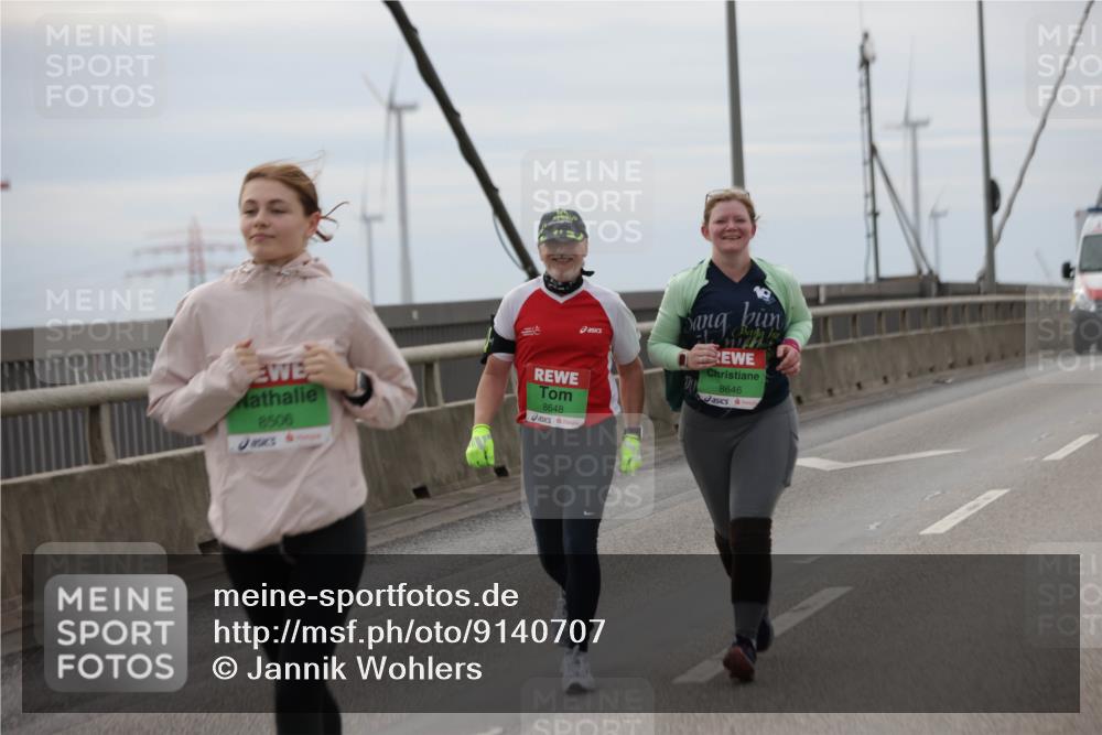 03.10.2025 - Köhlbrandbrückenlauf Jannik Wohlers http://msf.ph/oto/9140707 03.10.2025 16:12:34 Position 1 8506, 8648, 8646 meine-sportfotos.de