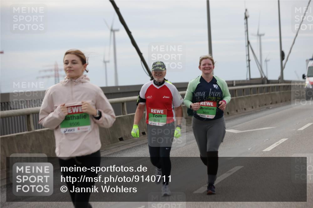 03.10.2025 - Köhlbrandbrückenlauf Jannik Wohlers http://msf.ph/oto/9140711 03.10.2025 16:12:34 Position 1 8506, 14, 8648, 8646 meine-sportfotos.de