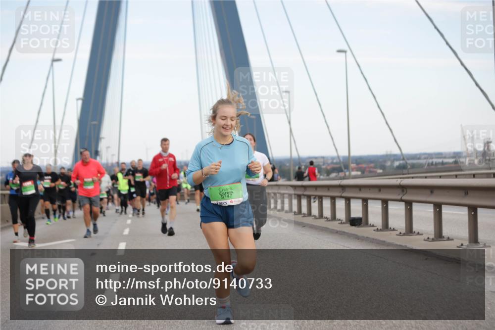 03.10.2025 - Köhlbrandbrückenlauf Jannik Wohlers http://msf.ph/oto/9140733 03.10.2025 15:32:59 Position 1 8747 meine-sportfotos.de