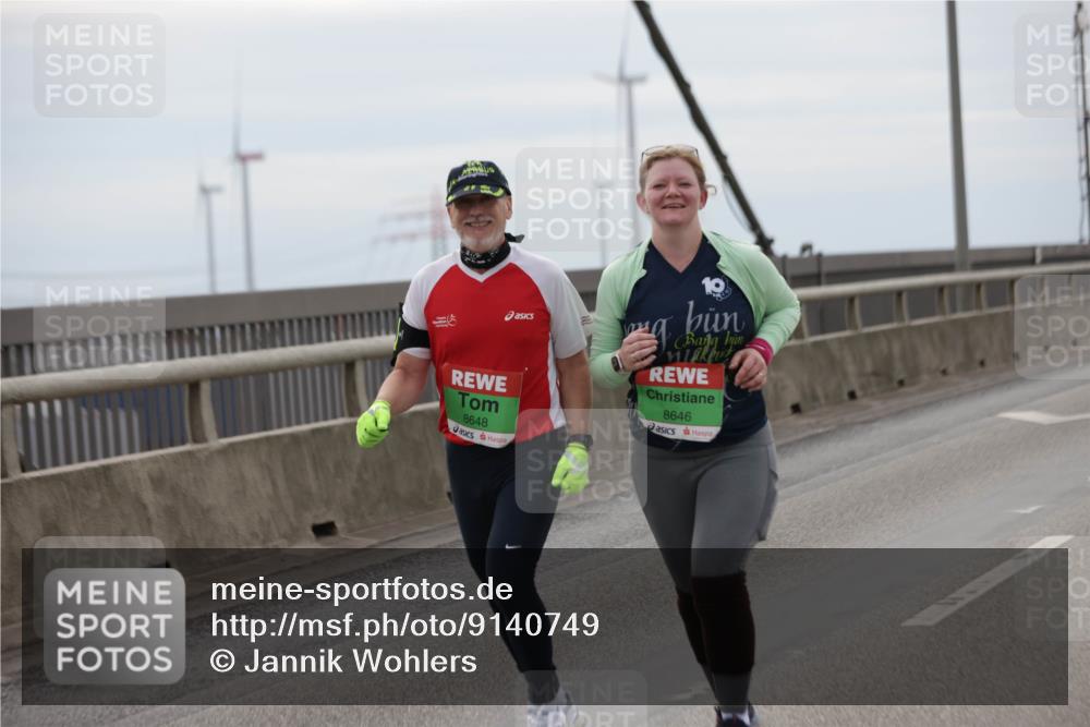 03.10.2025 - Köhlbrandbrückenlauf Jannik Wohlers http://msf.ph/oto/9140749 03.10.2025 16:12:36 Position 1 17, 8648, 8646 meine-sportfotos.de