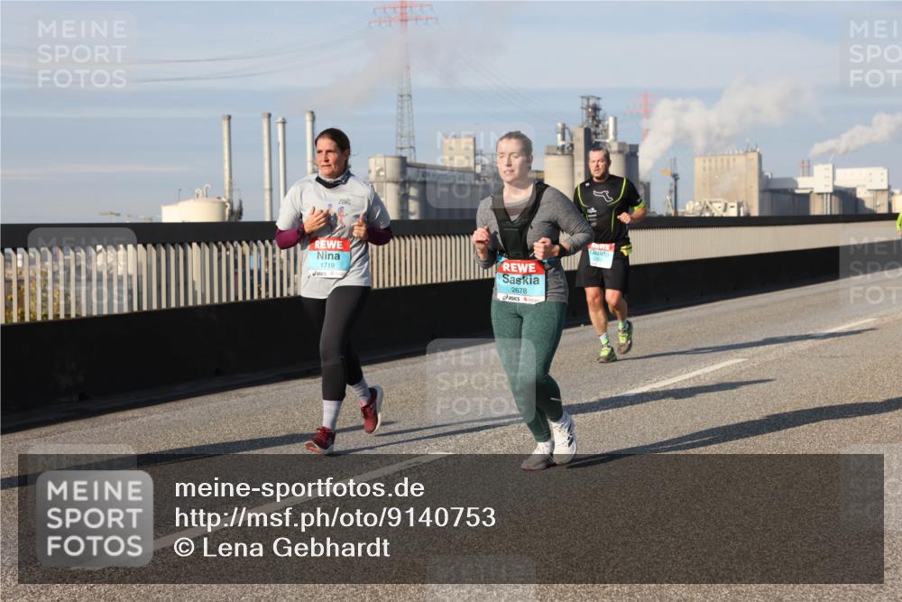 03.10.2025 - Köhlbrandbrückenlauf Lena Gebhardt http://msf.ph/oto/9140753 03.10.2025 09:58:31 Position 2 1719, 2678 meine-sportfotos.de
