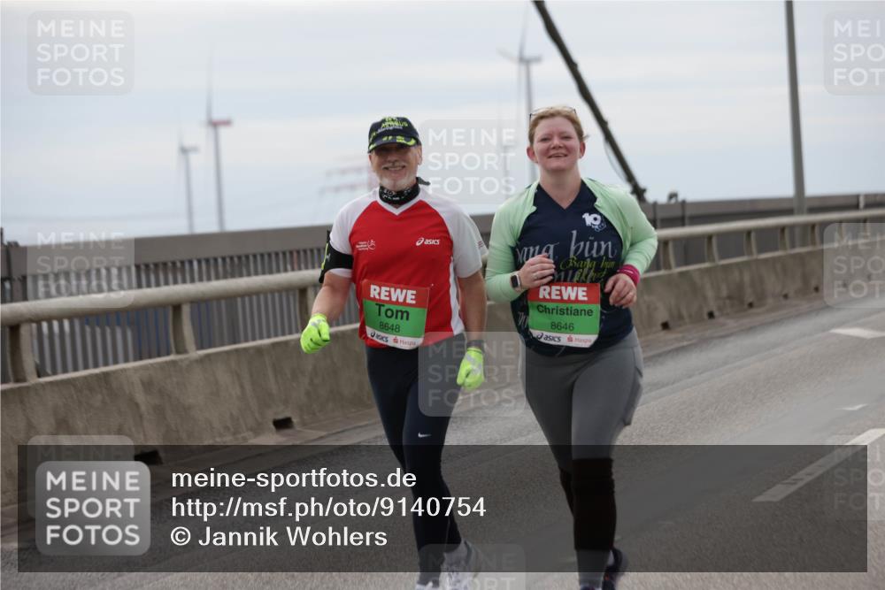 03.10.2025 - Köhlbrandbrückenlauf Jannik Wohlers http://msf.ph/oto/9140754 03.10.2025 16:12:36 Position 1 8648, 8646 meine-sportfotos.de
