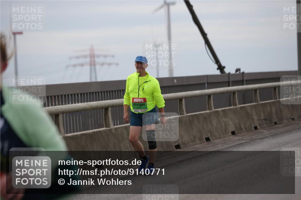 03.10.2025 - Köhlbrandbrückenlauf Jannik Wohlers http://msf.ph/oto/9140771 03.10.2025 16:12:37 Position 1 8511 meine-sportfotos.de