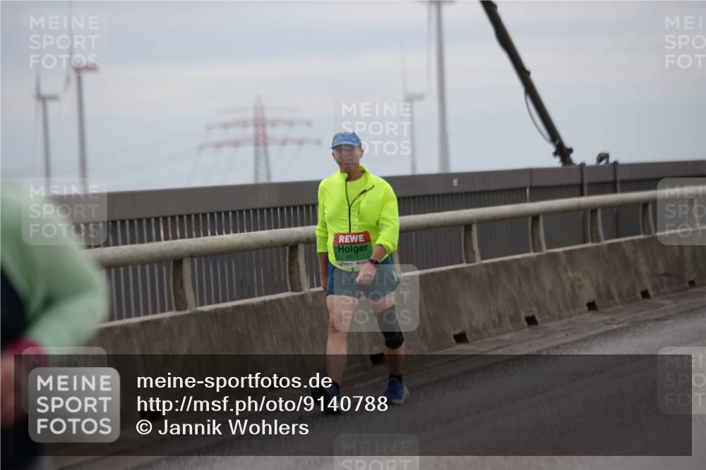 03.10.2025 - Köhlbrandbrückenlauf Jannik Wohlers http://msf.ph/oto/9140788 03.10.2025 16:12:37 Position 1 8511 meine-sportfotos.de