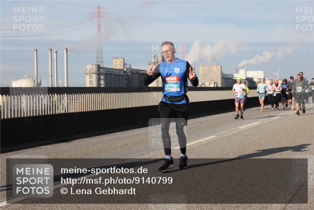 03.10.2025 - Köhlbrandbrückenlauf Lena Gebhardt http://msf.ph/oto/9140799 03.10.2025 09:58:34 Position 2 2945 meine-sportfotos.de