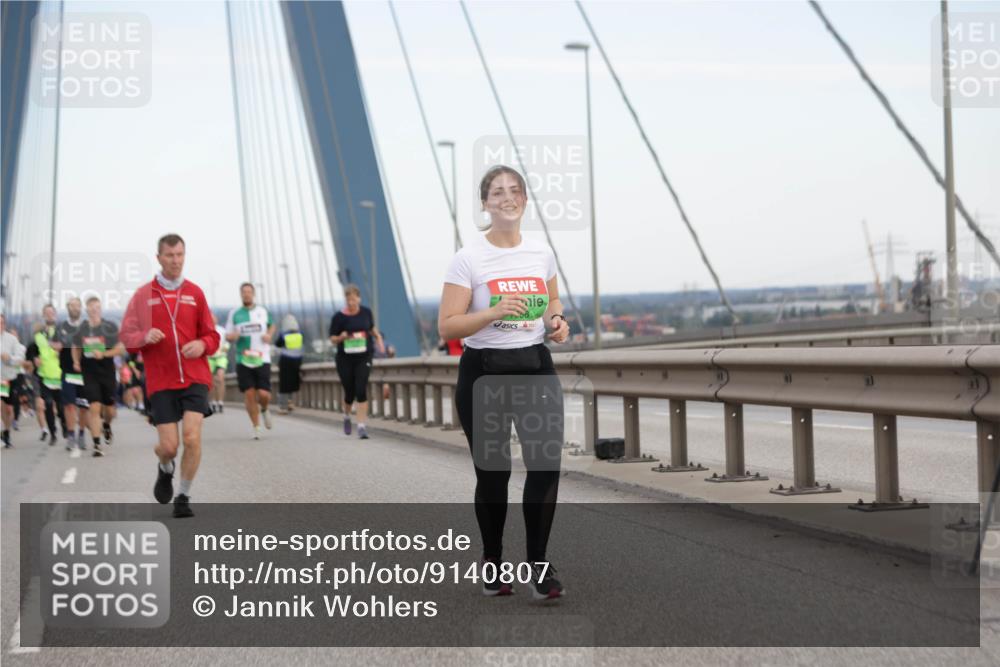 03.10.2025 - Köhlbrandbrückenlauf Jannik Wohlers http://msf.ph/oto/9140807 03.10.2025 15:33:00 Position 1 36 meine-sportfotos.de