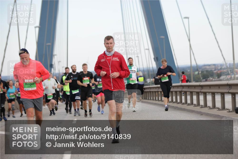 03.10.2025 - Köhlbrandbrückenlauf Jannik Wohlers http://msf.ph/oto/9140839 03.10.2025 15:33:01 Position 1 9400 meine-sportfotos.de