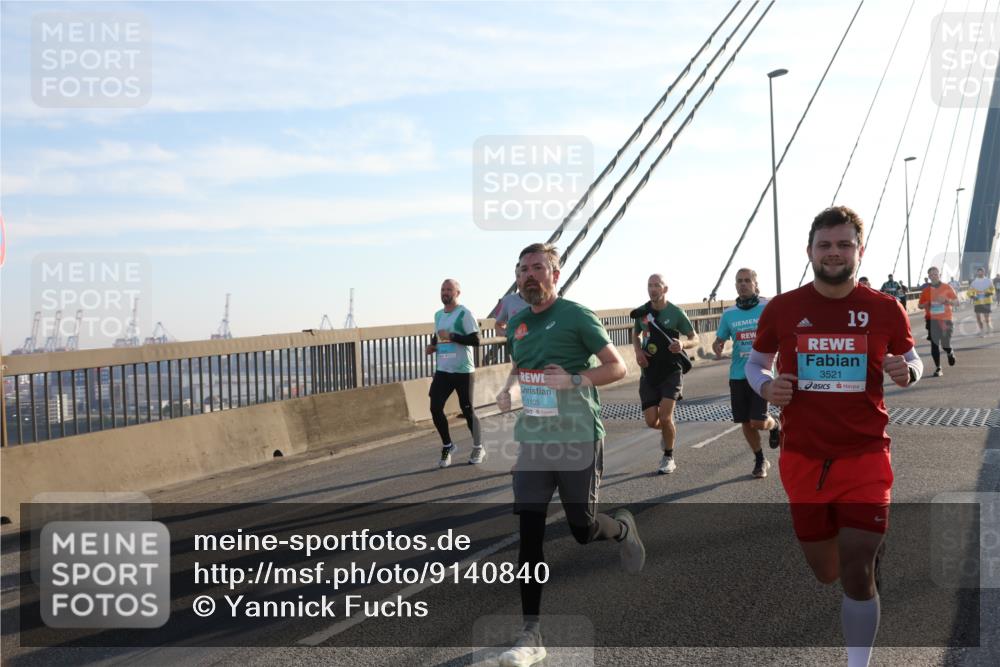 03.10.2025 - Köhlbrandbrückenlauf Yannick Fuchs http://msf.ph/oto/9140840 03.10.2025 08:25:44 Position 2 1105, 19, 3521 meine-sportfotos.de