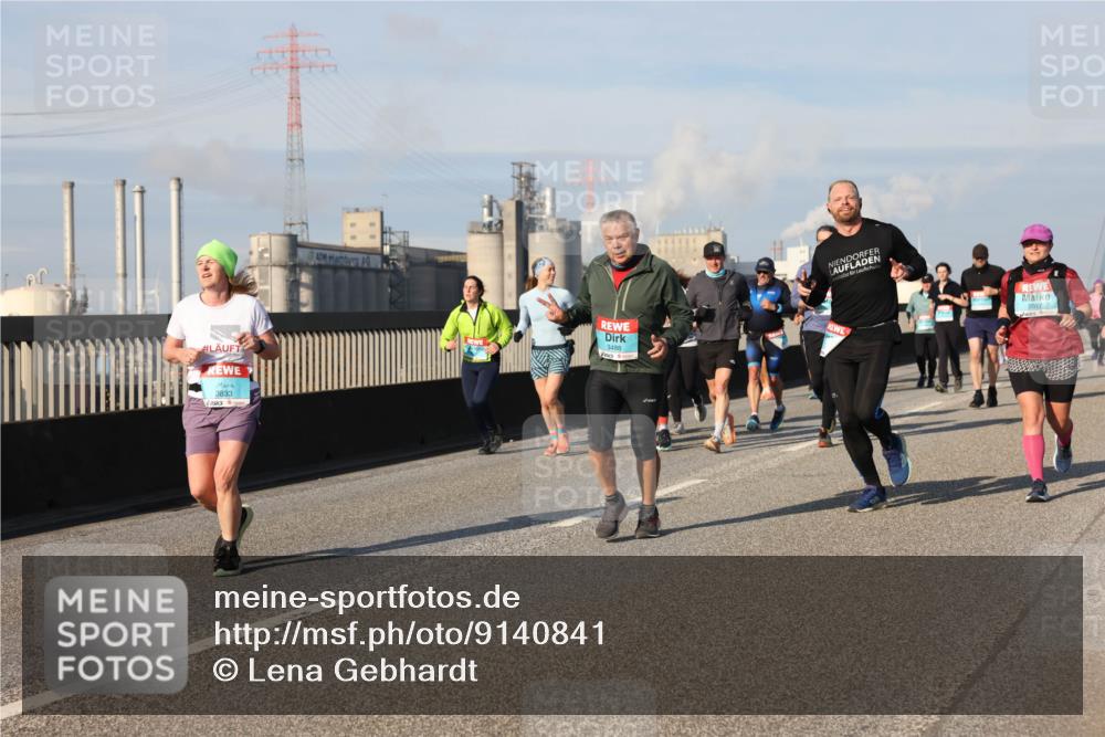 03.10.2025 - Köhlbrandbrückenlauf Lena Gebhardt http://msf.ph/oto/9140841 03.10.2025 09:58:39 Position 2 3833, 3488, 2017 meine-sportfotos.de