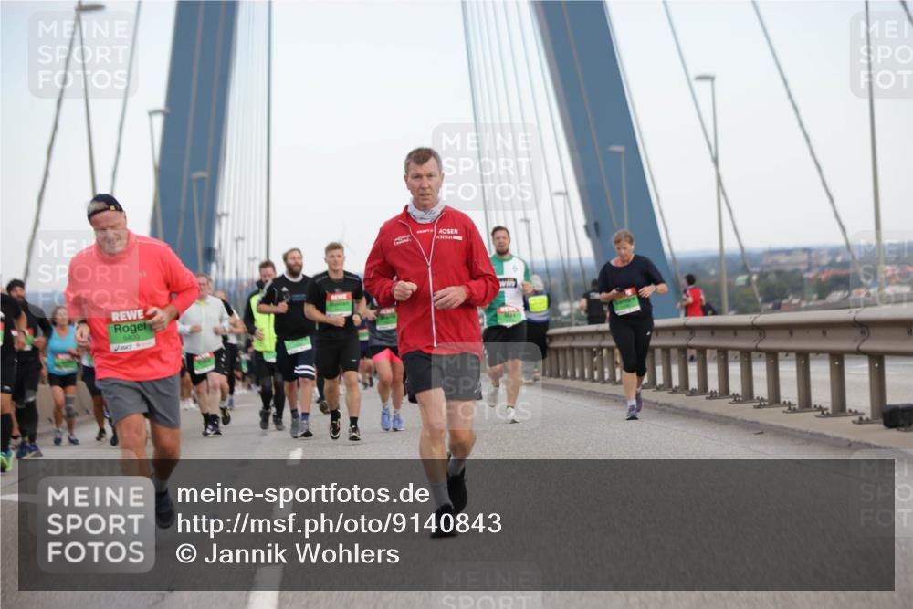 03.10.2025 - Köhlbrandbrückenlauf Jannik Wohlers http://msf.ph/oto/9140843 03.10.2025 15:33:01 Position 1 9400 meine-sportfotos.de