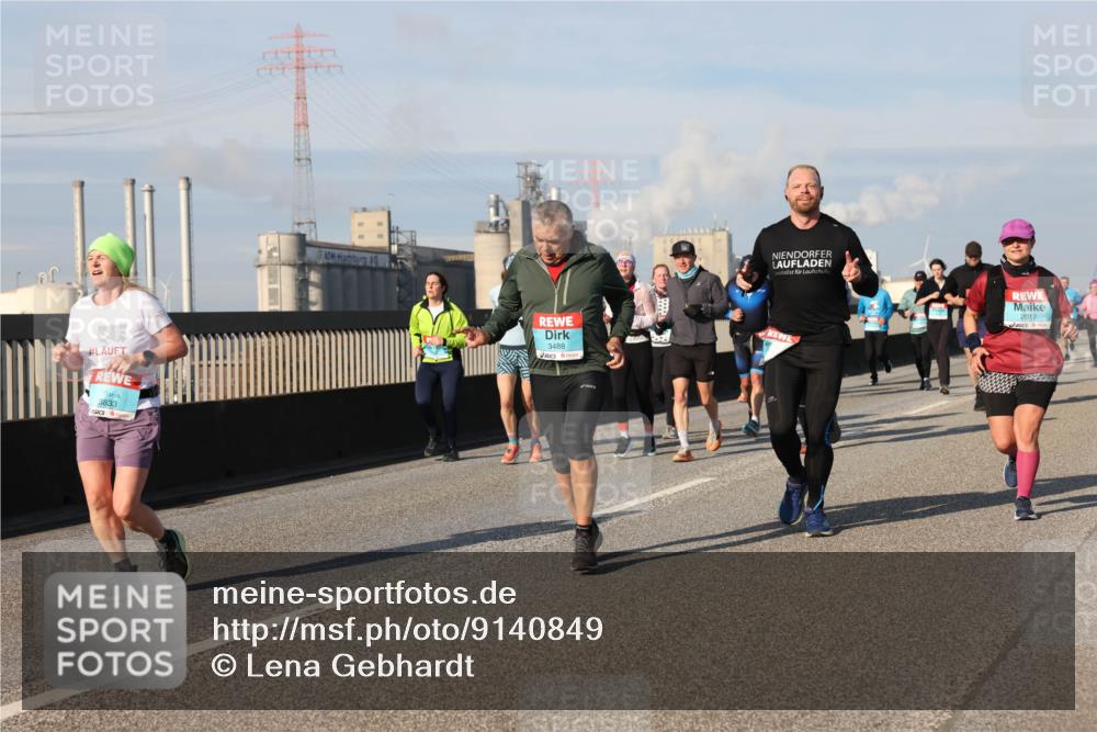 03.10.2025 - Köhlbrandbrückenlauf Lena Gebhardt http://msf.ph/oto/9140849 03.10.2025 09:58:39 Position 2 3833, 3488, 2017 meine-sportfotos.de