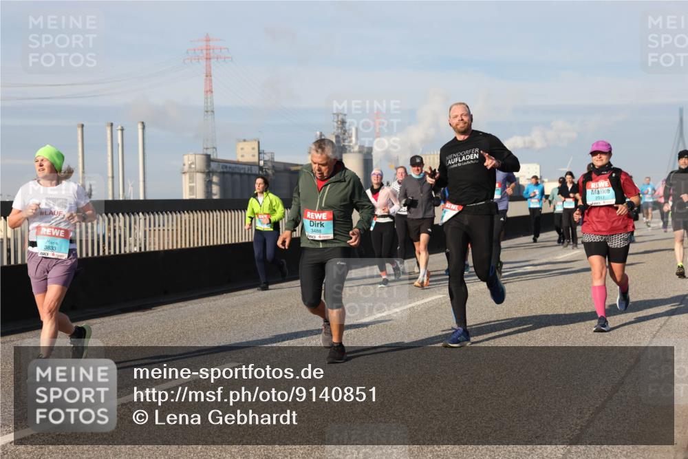 03.10.2025 - Köhlbrandbrückenlauf Lena Gebhardt http://msf.ph/oto/9140851 03.10.2025 09:58:39 Position 2 3833, 3488, 2017 meine-sportfotos.de