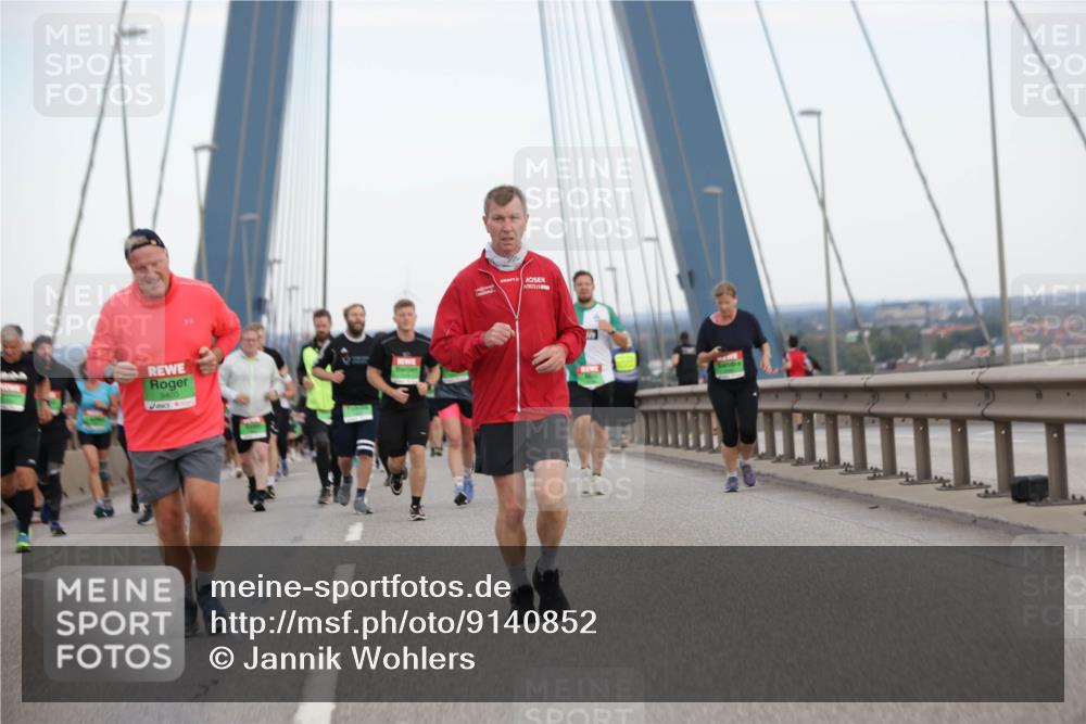 03.10.2025 - Köhlbrandbrückenlauf Jannik Wohlers http://msf.ph/oto/9140852 03.10.2025 15:33:01 Position 1 9400 meine-sportfotos.de