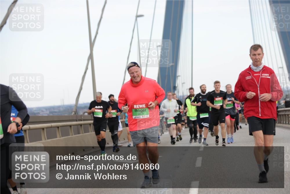 03.10.2025 - Köhlbrandbrückenlauf Jannik Wohlers http://msf.ph/oto/9140860 03.10.2025 15:33:02 Position 1 9400 meine-sportfotos.de