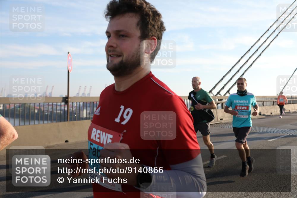 03.10.2025 - Köhlbrandbrückenlauf Yannick Fuchs http://msf.ph/oto/9140866 03.10.2025 08:25:45 Position 2 19, 352, 1141 meine-sportfotos.de