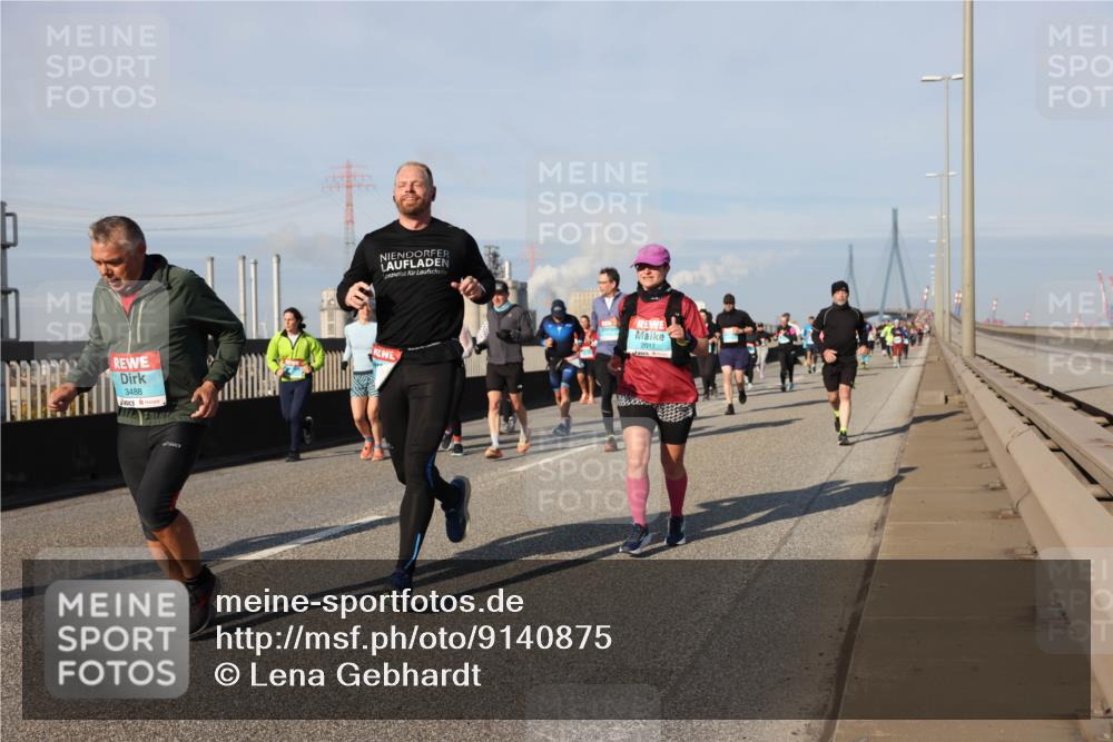 03.10.2025 - Köhlbrandbrückenlauf Lena Gebhardt http://msf.ph/oto/9140875 03.10.2025 09:58:40 Position 2 3488, 2017 meine-sportfotos.de