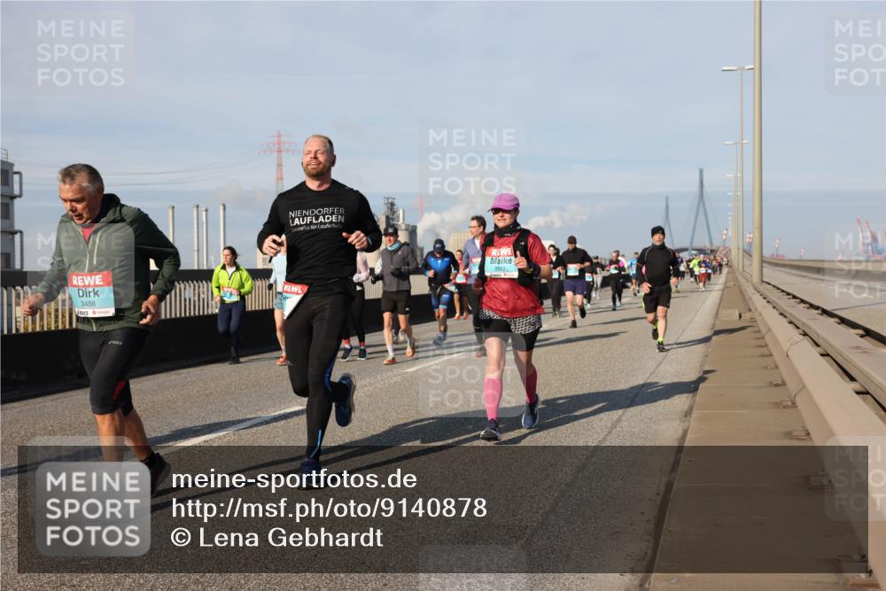 03.10.2025 - Köhlbrandbrückenlauf Lena Gebhardt http://msf.ph/oto/9140878 03.10.2025 09:58:40 Position 2 3488, 2017 meine-sportfotos.de