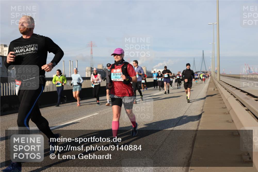 03.10.2025 - Köhlbrandbrückenlauf Lena Gebhardt http://msf.ph/oto/9140884 03.10.2025 09:58:41 Position 2 2017 meine-sportfotos.de