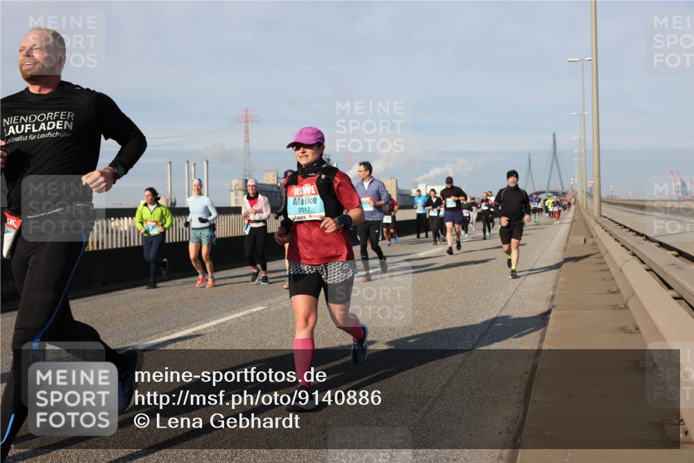 03.10.2025 - Köhlbrandbrückenlauf Lena Gebhardt http://msf.ph/oto/9140886 03.10.2025 09:58:41 Position 2 2017 meine-sportfotos.de
