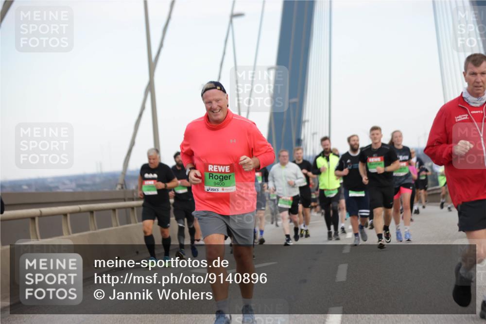 03.10.2025 - Köhlbrandbrückenlauf Jannik Wohlers http://msf.ph/oto/9140896 03.10.2025 15:33:03 Position 1 9400 meine-sportfotos.de