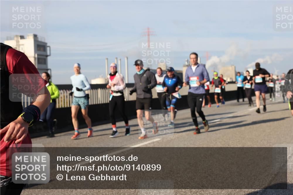 03.10.2025 - Köhlbrandbrückenlauf Lena Gebhardt http://msf.ph/oto/9140899 03.10.2025 09:58:42 Position 2  meine-sportfotos.de