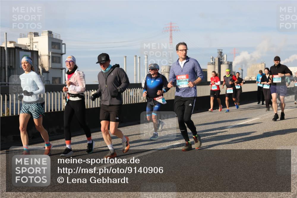 03.10.2025 - Köhlbrandbrückenlauf Lena Gebhardt http://msf.ph/oto/9140906 03.10.2025 09:58:43 Position 2  meine-sportfotos.de