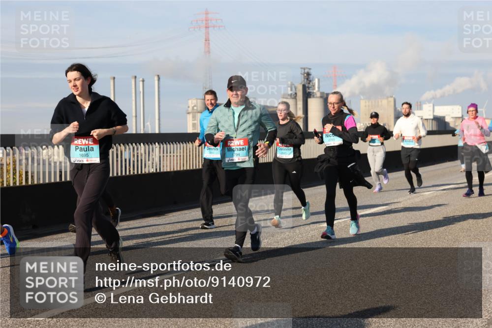 03.10.2025 - Köhlbrandbrückenlauf Lena Gebhardt http://msf.ph/oto/9140972 03.10.2025 09:58:46 Position 2 1695, 1794, 2641, 2789 meine-sportfotos.de