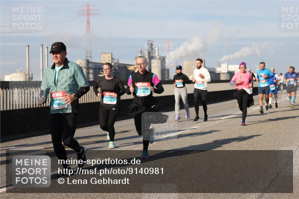 03.10.2025 - Köhlbrandbrückenlauf Lena Gebhardt http://msf.ph/oto/9140981 03.10.2025 09:58:47 Position 2 2789, 1794, 2641 meine-sportfotos.de