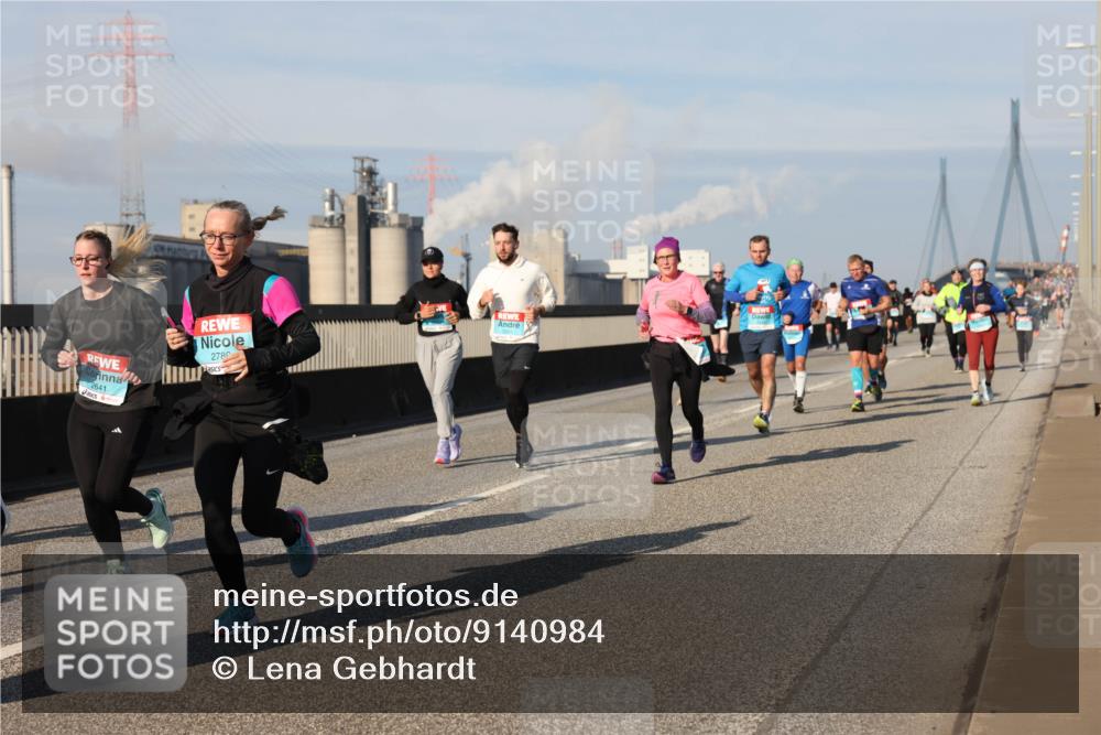03.10.2025 - Köhlbrandbrückenlauf Lena Gebhardt http://msf.ph/oto/9140984 03.10.2025 09:58:47 Position 2 2641, 2789 meine-sportfotos.de