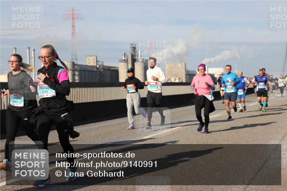 03.10.2025 - Köhlbrandbrückenlauf Lena Gebhardt http://msf.ph/oto/9140991 03.10.2025 09:58:48 Position 2 2641, 2789 meine-sportfotos.de