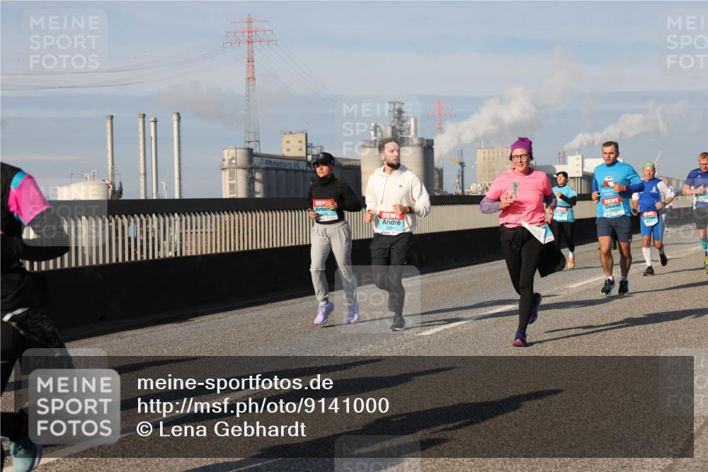 03.10.2025 - Köhlbrandbrückenlauf Lena Gebhardt http://msf.ph/oto/9141000 03.10.2025 09:58:48 Position 2 2254 meine-sportfotos.de