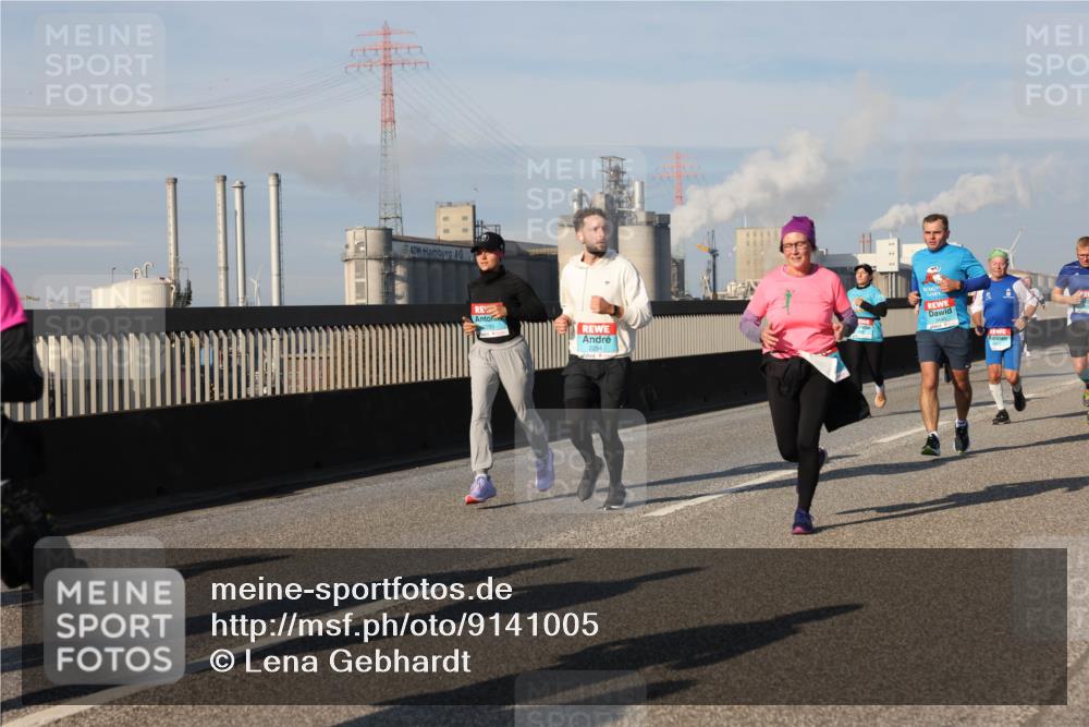 03.10.2025 - Köhlbrandbrückenlauf Lena Gebhardt http://msf.ph/oto/9141005 03.10.2025 09:58:48 Position 2 2254 meine-sportfotos.de