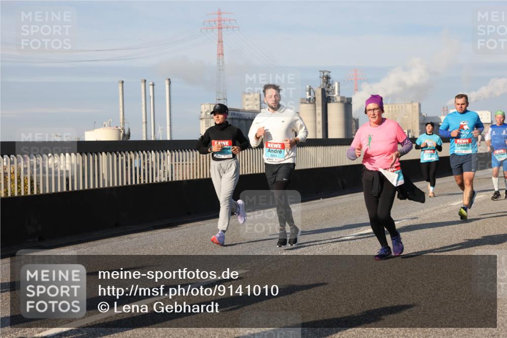 03.10.2025 - Köhlbrandbrückenlauf Lena Gebhardt http://msf.ph/oto/9141010 03.10.2025 09:58:49 Position 2 2254 meine-sportfotos.de
