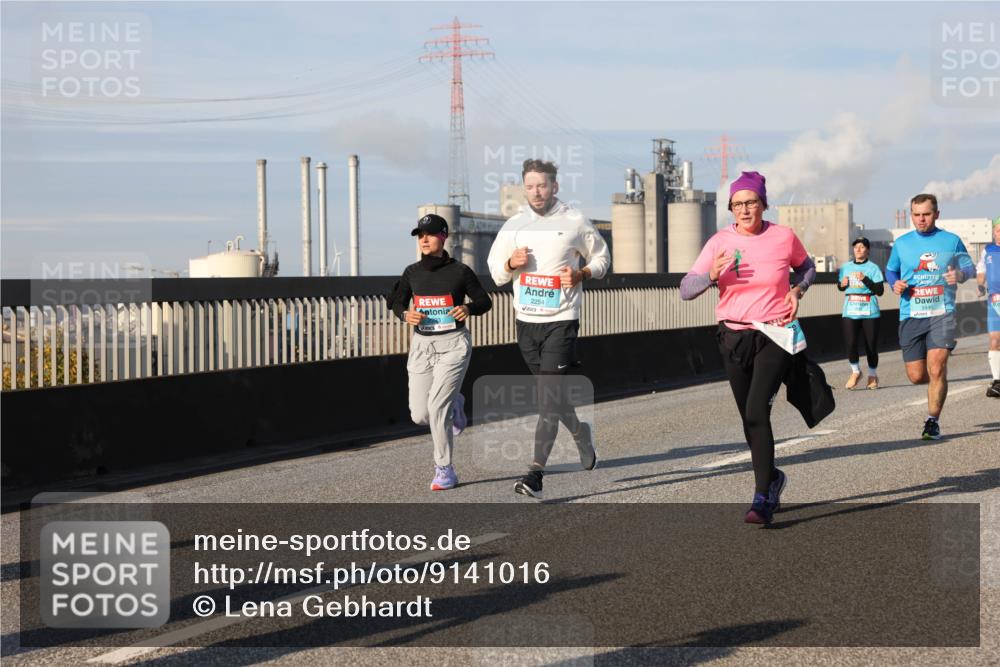 03.10.2025 - Köhlbrandbrückenlauf Lena Gebhardt http://msf.ph/oto/9141016 03.10.2025 09:58:49 Position 2 2254 meine-sportfotos.de