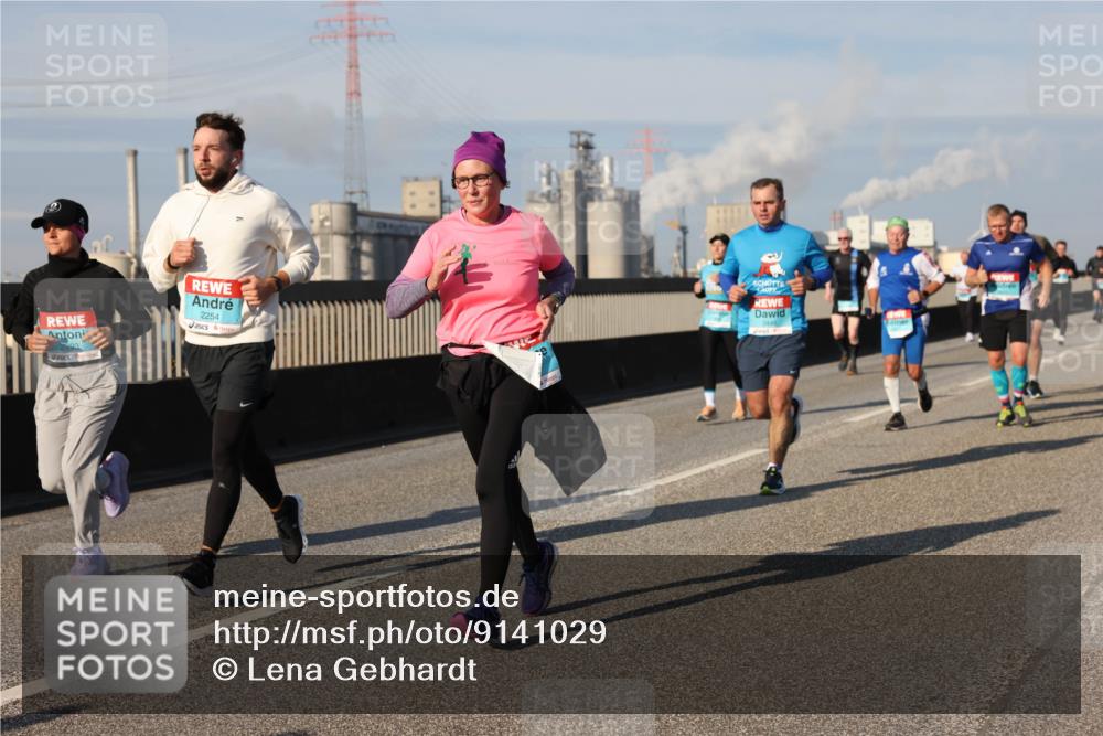 03.10.2025 - Köhlbrandbrückenlauf Lena Gebhardt http://msf.ph/oto/9141029 03.10.2025 09:58:50 Position 2 2254 meine-sportfotos.de
