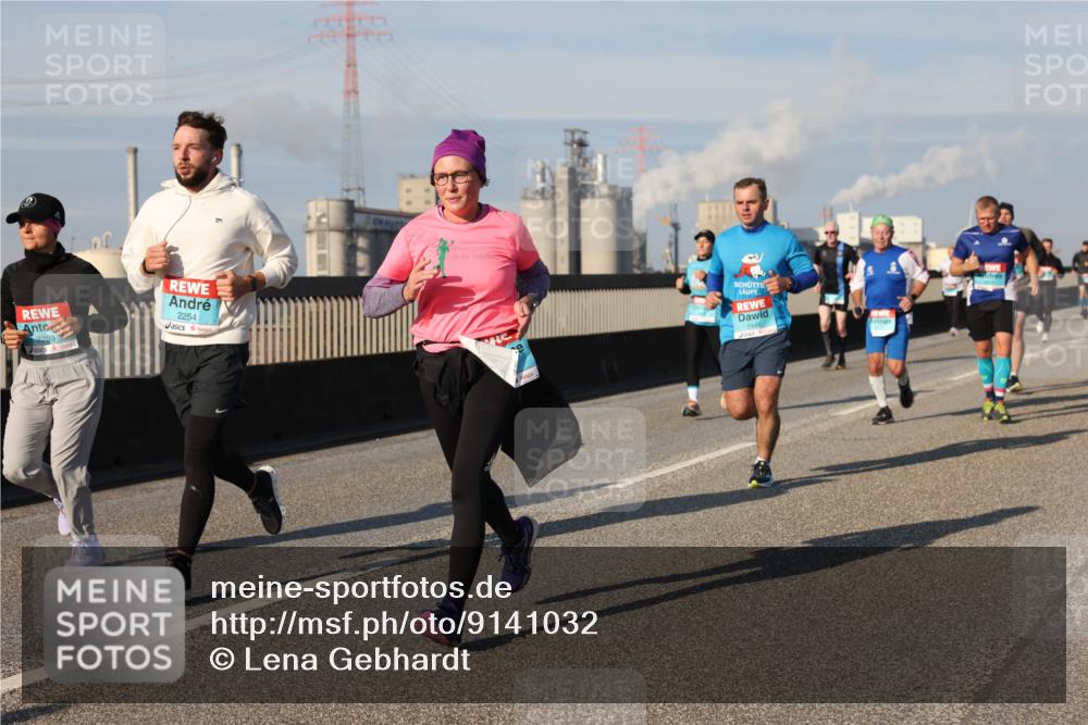 03.10.2025 - Köhlbrandbrückenlauf Lena Gebhardt http://msf.ph/oto/9141032 03.10.2025 09:58:50 Position 2 2293, 2254 meine-sportfotos.de