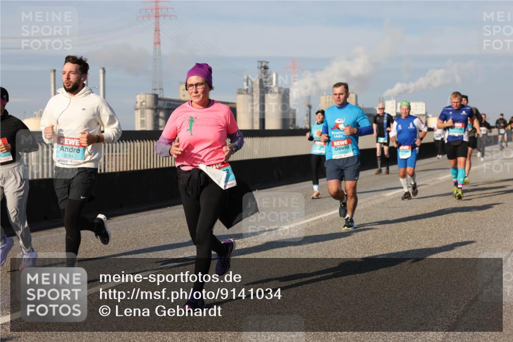 03.10.2025 - Köhlbrandbrückenlauf Lena Gebhardt http://msf.ph/oto/9141034 03.10.2025 09:58:50 Position 2 2254 meine-sportfotos.de