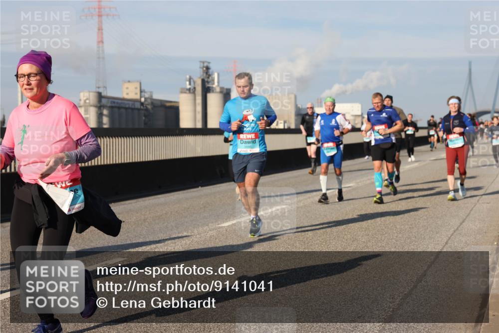 03.10.2025 - Köhlbrandbrückenlauf Lena Gebhardt http://msf.ph/oto/9141041 03.10.2025 09:58:50 Position 2  meine-sportfotos.de
