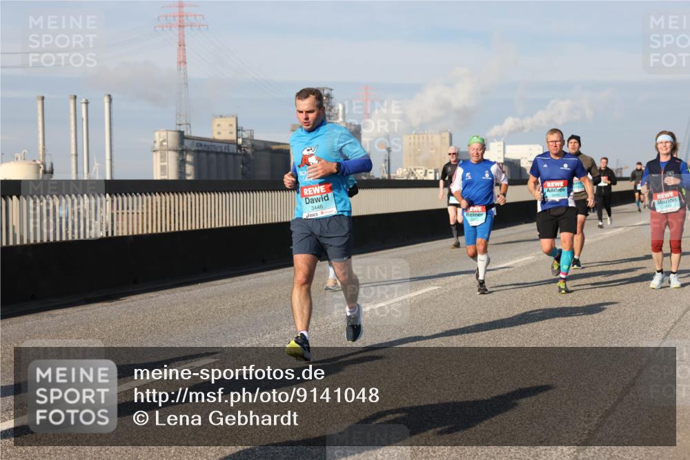 03.10.2025 - Köhlbrandbrückenlauf Lena Gebhardt http://msf.ph/oto/9141048 03.10.2025 09:58:51 Position 2 4, 3446 meine-sportfotos.de