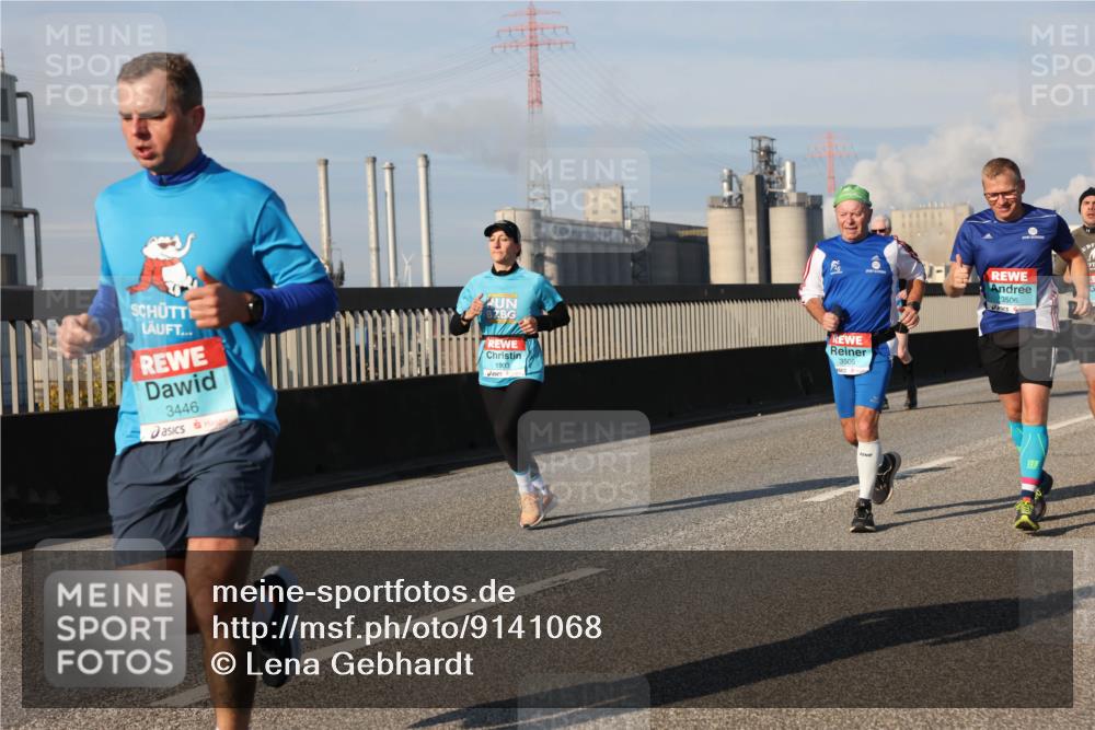 03.10.2025 - Köhlbrandbrückenlauf Lena Gebhardt http://msf.ph/oto/9141068 03.10.2025 09:58:52 Position 2 3446, 1903, 3505, 3506 meine-sportfotos.de