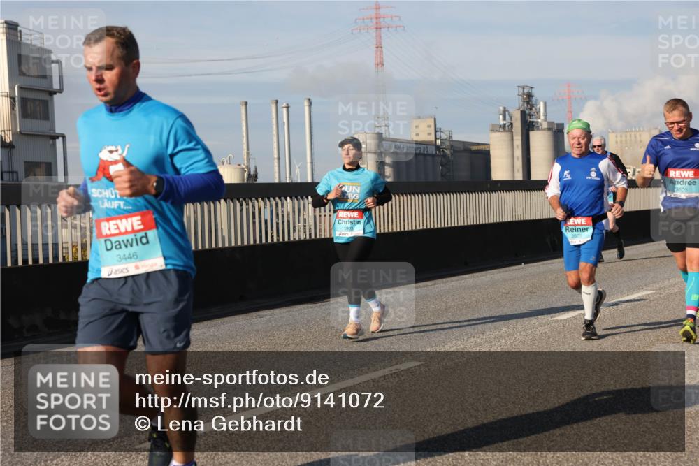 03.10.2025 - Köhlbrandbrückenlauf Lena Gebhardt http://msf.ph/oto/9141072 03.10.2025 09:58:52 Position 2 3446, 1903, 3505, 3506 meine-sportfotos.de