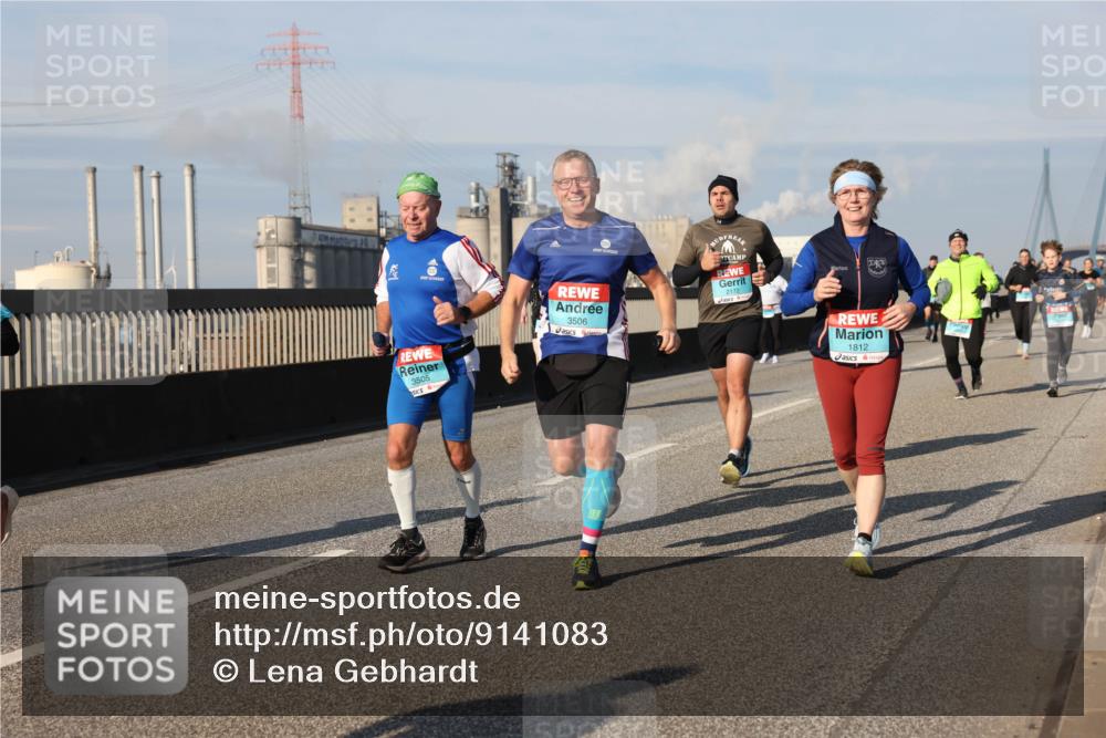 03.10.2025 - Köhlbrandbrückenlauf Lena Gebhardt http://msf.ph/oto/9141083 03.10.2025 09:58:53 Position 2 3505, 3506, 2172, 1812 meine-sportfotos.de