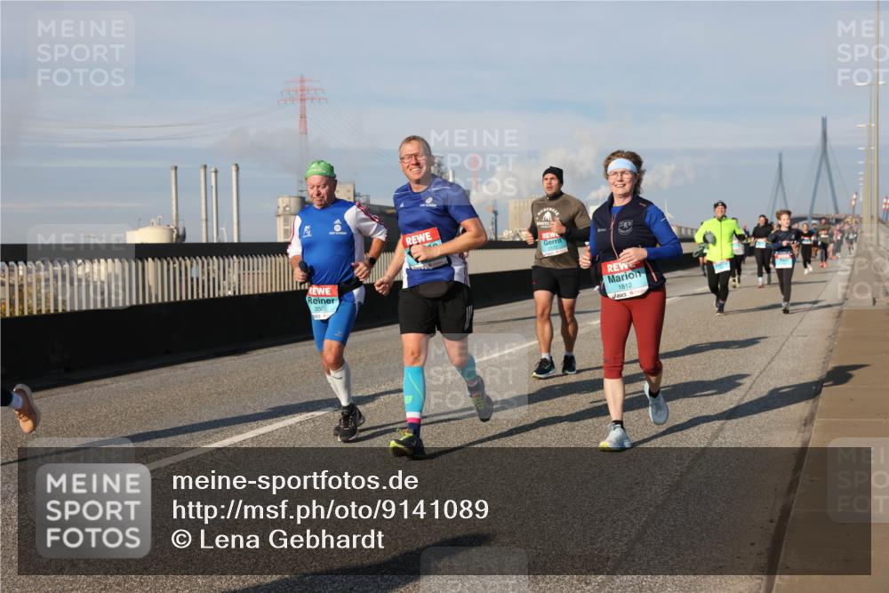 03.10.2025 - Köhlbrandbrückenlauf Lena Gebhardt http://msf.ph/oto/9141089 03.10.2025 09:58:53 Position 2 3505, 2172, 1812 meine-sportfotos.de