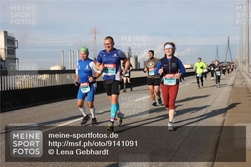 03.10.2025 - Köhlbrandbrückenlauf Lena Gebhardt http://msf.ph/oto/9141091 03.10.2025 09:58:53 Position 2 3505, 3506, 1812 meine-sportfotos.de