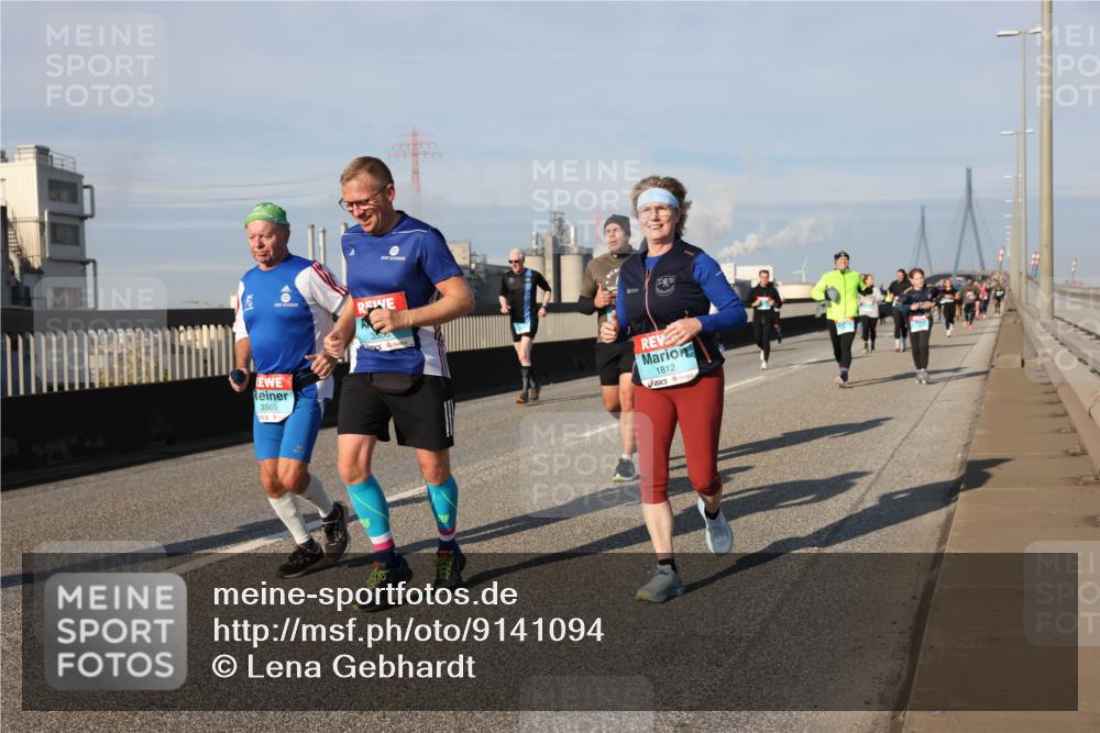 03.10.2025 - Köhlbrandbrückenlauf Lena Gebhardt http://msf.ph/oto/9141094 03.10.2025 09:58:54 Position 2 3505, 1812 meine-sportfotos.de