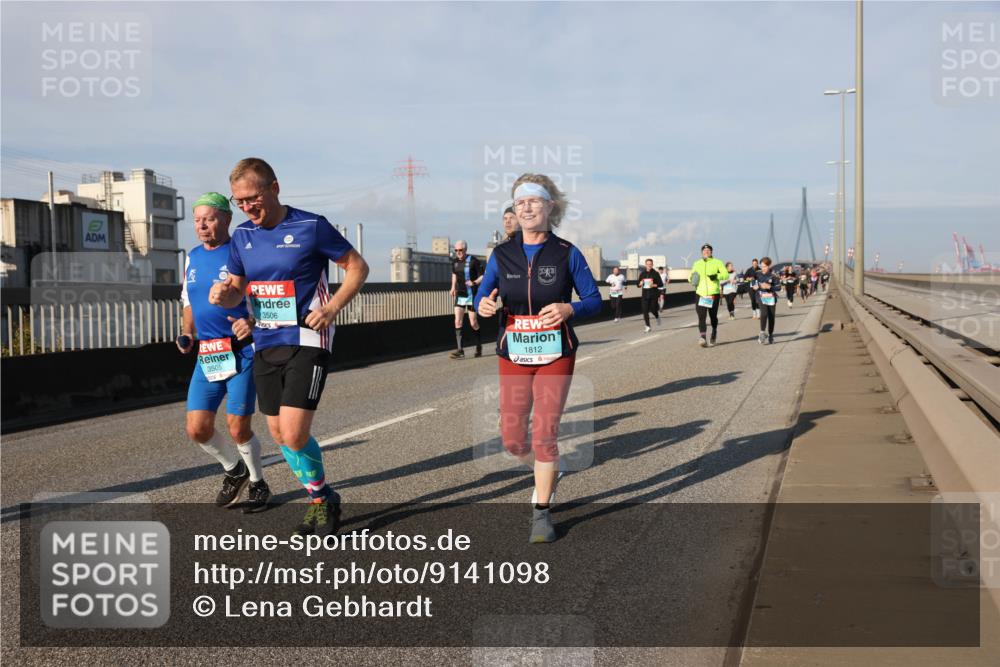 03.10.2025 - Köhlbrandbrückenlauf Lena Gebhardt http://msf.ph/oto/9141098 03.10.2025 09:58:54 Position 2 3505, 3506, 1812 meine-sportfotos.de