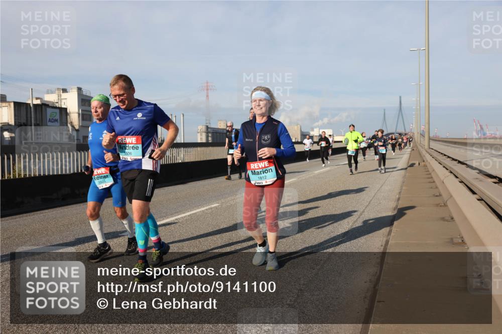 03.10.2025 - Köhlbrandbrückenlauf Lena Gebhardt http://msf.ph/oto/9141100 03.10.2025 09:58:54 Position 2 3506, 3505, 1812 meine-sportfotos.de